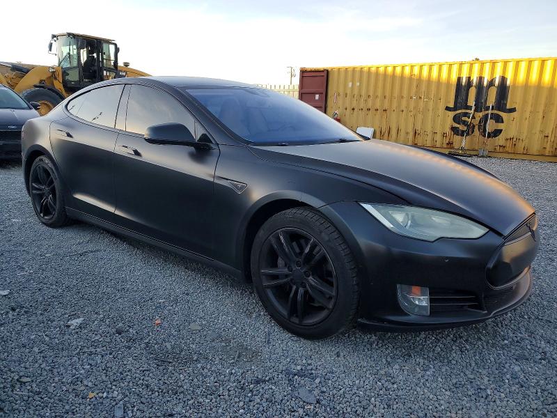 Photo 4 from auction – 2014 TESLA MODEL S with VIN 5YJSA1H13EFP63051