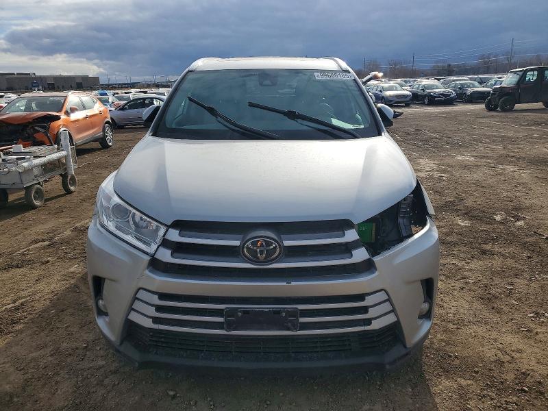 Photo 5 from auction – 2018 TOYOTA HIGHLANDER with VIN 5TDJZRFH1JS885187