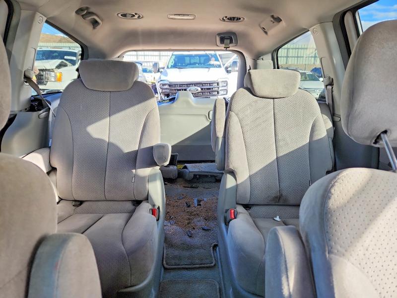 Photo 10 from auction – 2007 HYUNDAI ENTOURAGE with VIN KNDMC233876035547