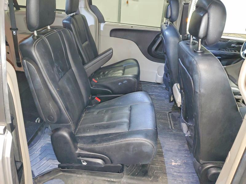 Photo 11 from auction – 2016 CHRYSLER TOWN & COU with VIN 2C4RC1BG5GR287852