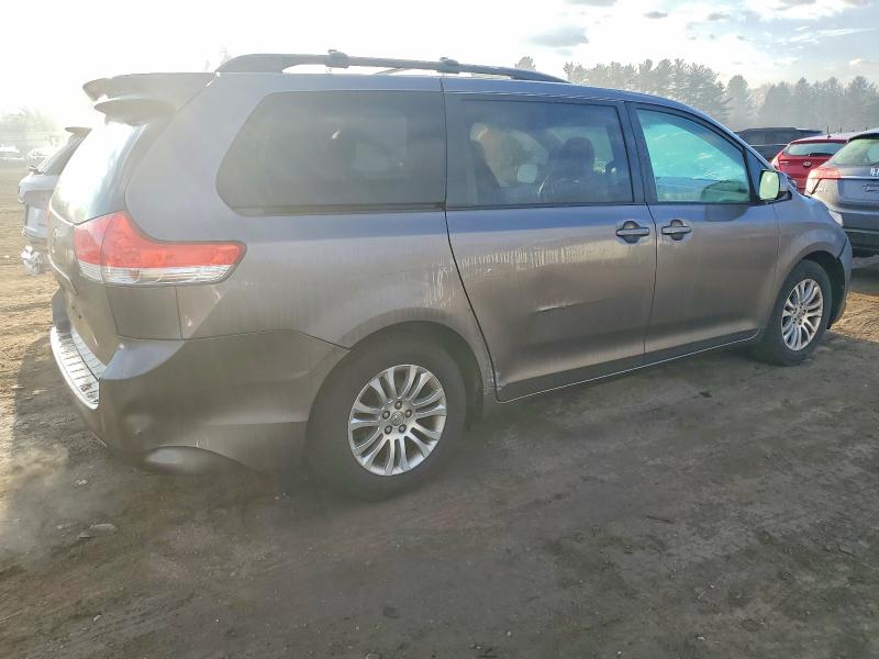 Photo 3 from auction – 2011 TOYOTA SIENNA with VIN 5TDYK3DC8BS091571