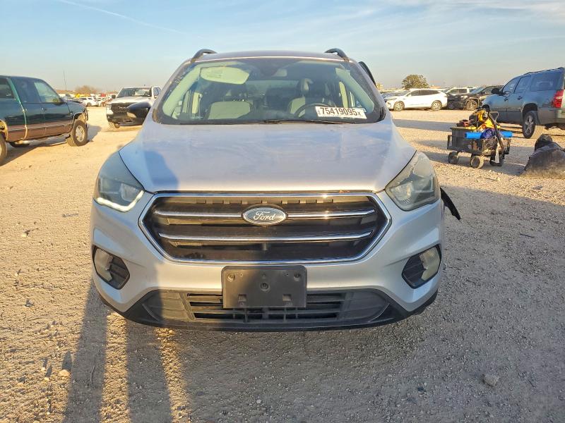 Photo 5 from auction – 2017 FORD ESCAPE with VIN 1FMCU0JD0HUC99508