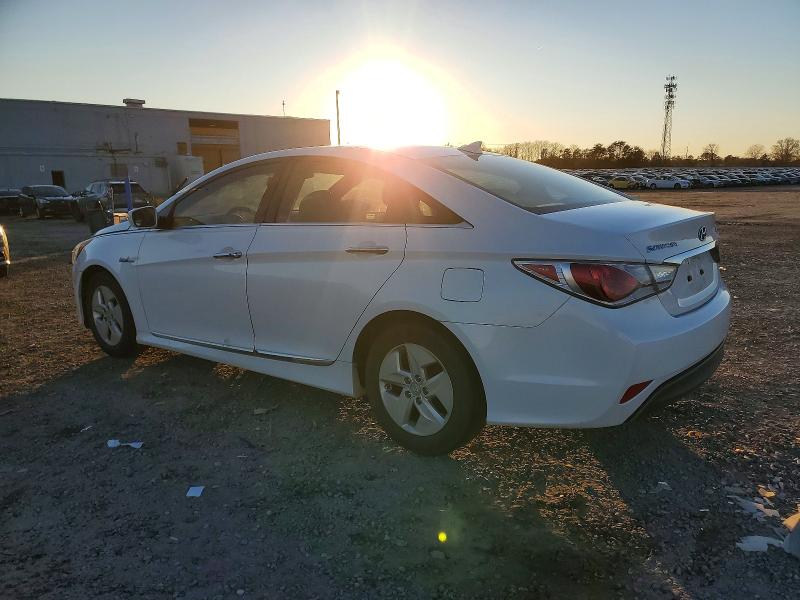 Photo 2 from auction – 2012 HYUNDAI SONATA HYBRID with VIN KMHEC4A45CA054460