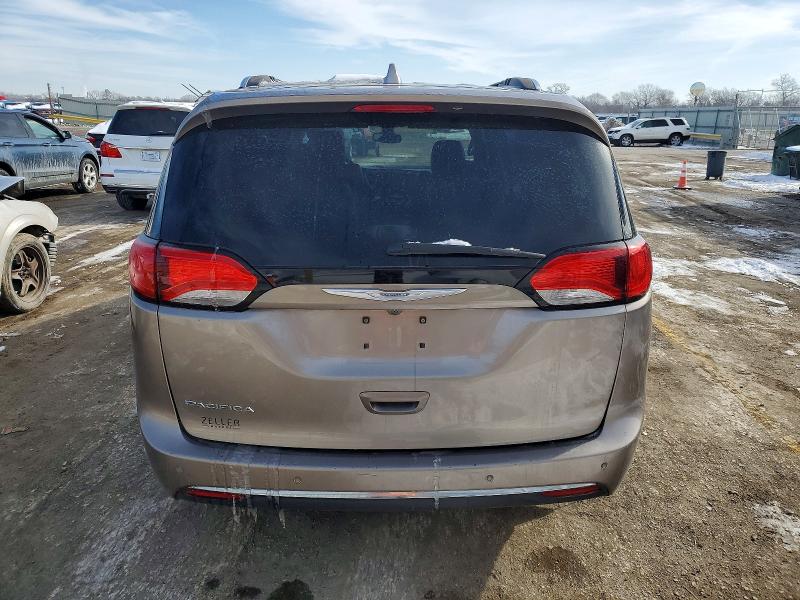 Photo 6 from auction – 2017 CHRYSLER PACIFICA with VIN 2C4RC1EG5HR796787
