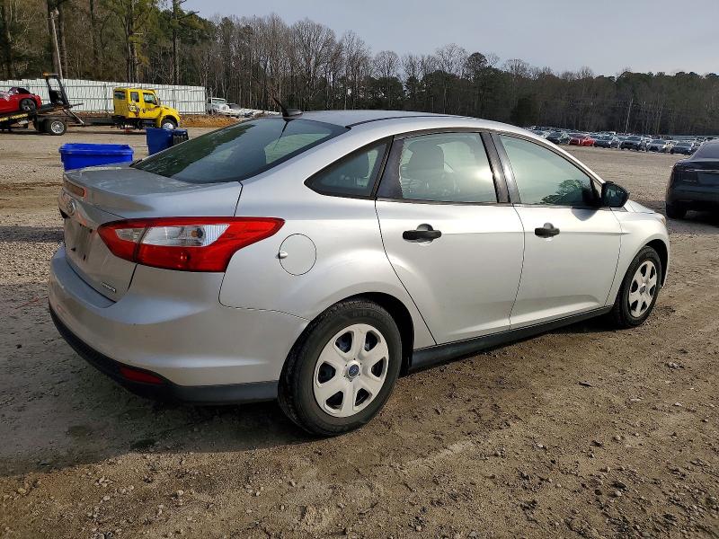 Photo 3 from auction – 2013 FORD FOCUS S with VIN 1FADP3E22DL299574