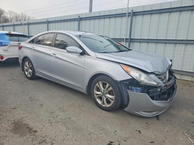 Photo 4 from auction – 2011 HYUNDAI SONATA with VIN 5NPEC4AC6BH305067