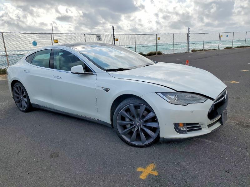 Photo 4 from auction – 2014 TESLA MODEL S with VIN 5YJSA1S18EFP43340