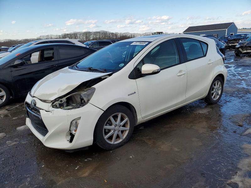 TOYOTA PRIUS C 2015 with VIN JTDKDTB30F1088511 - Photo from auction