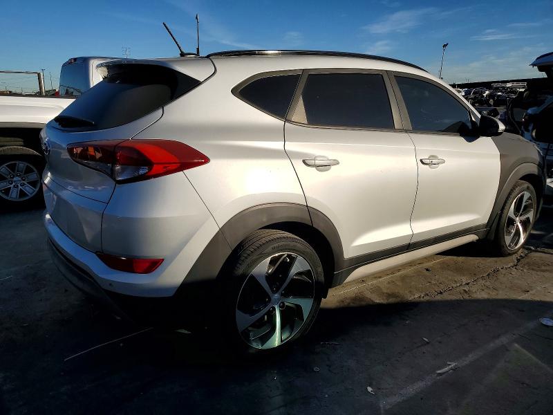 Photo 3 from auction – 2017 HYUNDAI TUCSON with VIN KM8J33A20HU570321