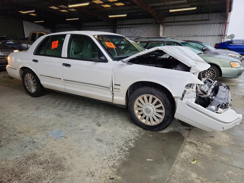 Photo 4 from auction – 2011 MERCURY GRAND MARQ with VIN 2MEBM7FV7BX610439
