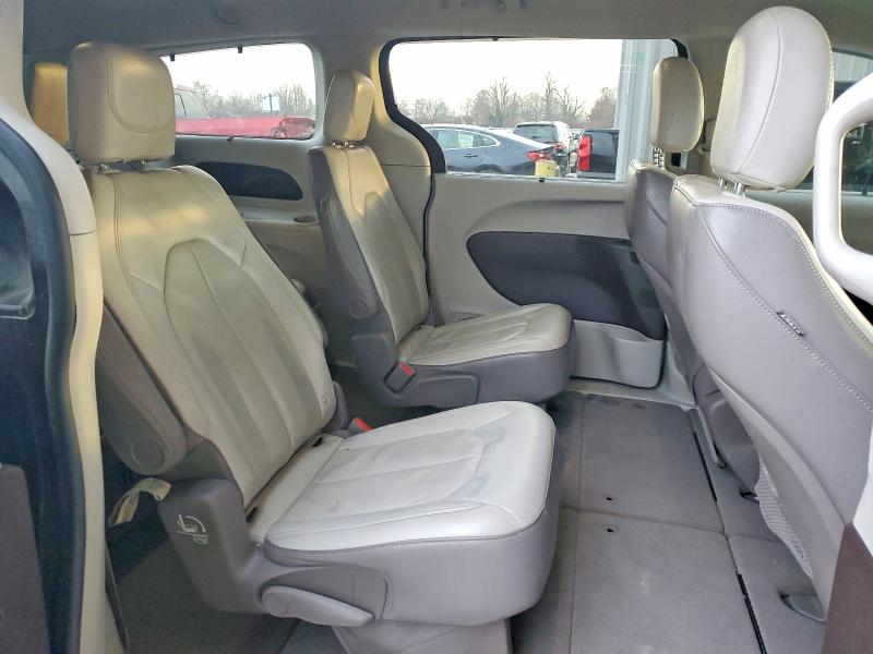 Photo 11 from auction – 2017 CHRYSLER PACIFICA T with VIN 2C4RC1BG7HR803744