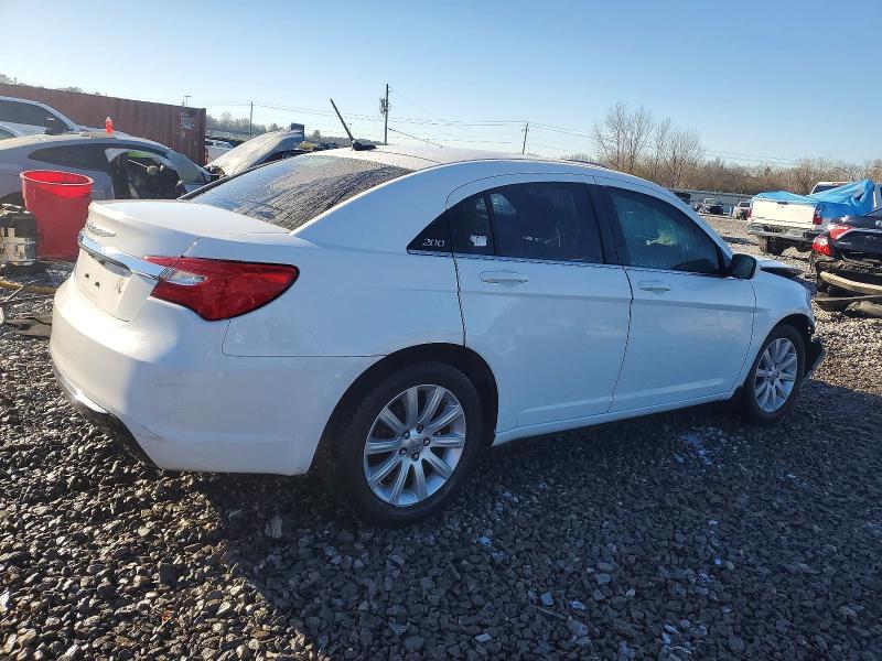 Photo 3 from auction – 2014 CHRYSLER 200 TOURIN with VIN 1C3CCBBB5EN197616