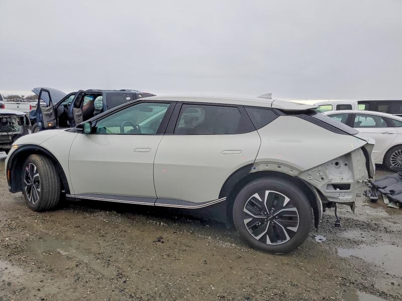 Photo 2 from auction – 2022 KIA EV6 LIGHT with VIN KNDC34LA8N5081033