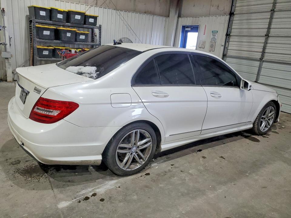 Photo 3 from auction – 2014 MERCEDES-BENZ C with VIN WDDGF4HB6EA935346