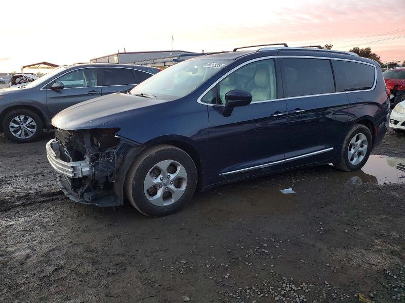 CHRYSLER PACIFICA T 2017 with VIN 2C4RC1EG2HR514296 - Photo from auction