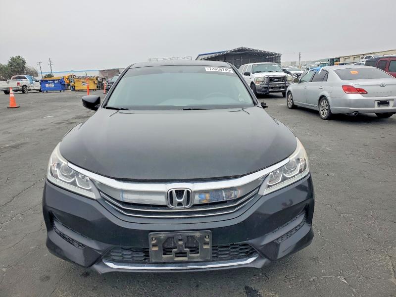Photo 5 from auction – 2017 HONDA ACCORD with VIN 1HGCR2F35HA251829