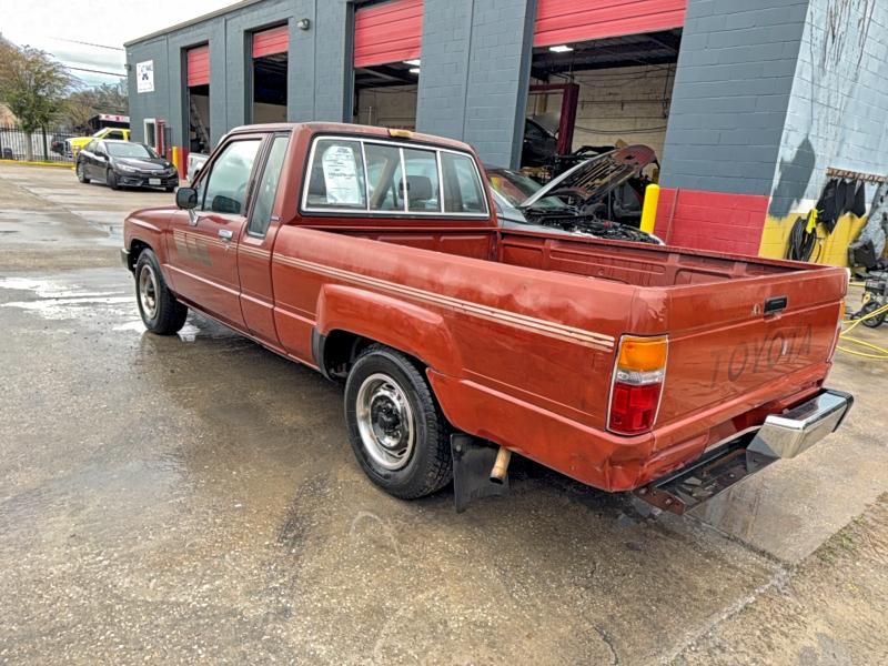 Photo 3 from auction – 1985 TOYOTA PICKUP with VIN JT4RN56D9F5042940