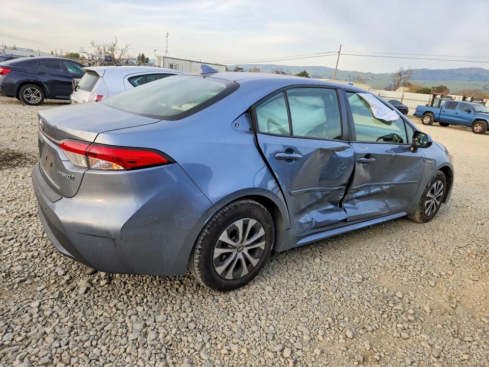 Photo 3 from auction – 2021 TOYOTA COROLLA LE with VIN JTDEAMDE2MJ011114