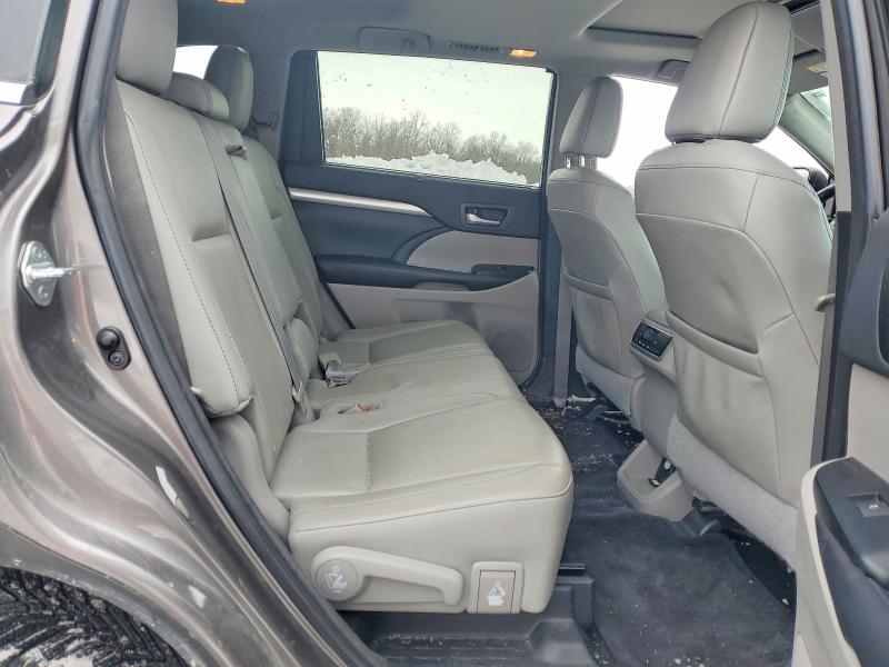 Photo 11 from auction – 2016 TOYOTA HIGHLANDER with VIN 5TDJKRFHXGS355328