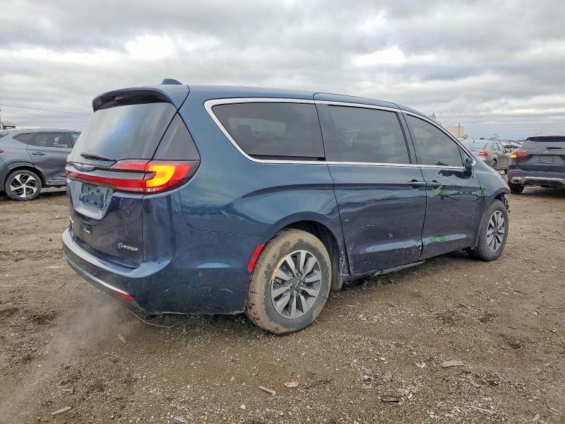 Photo 3 from auction – 2022 CHRYSLER PACIFICA H with VIN 2C4RC1L74NR121205