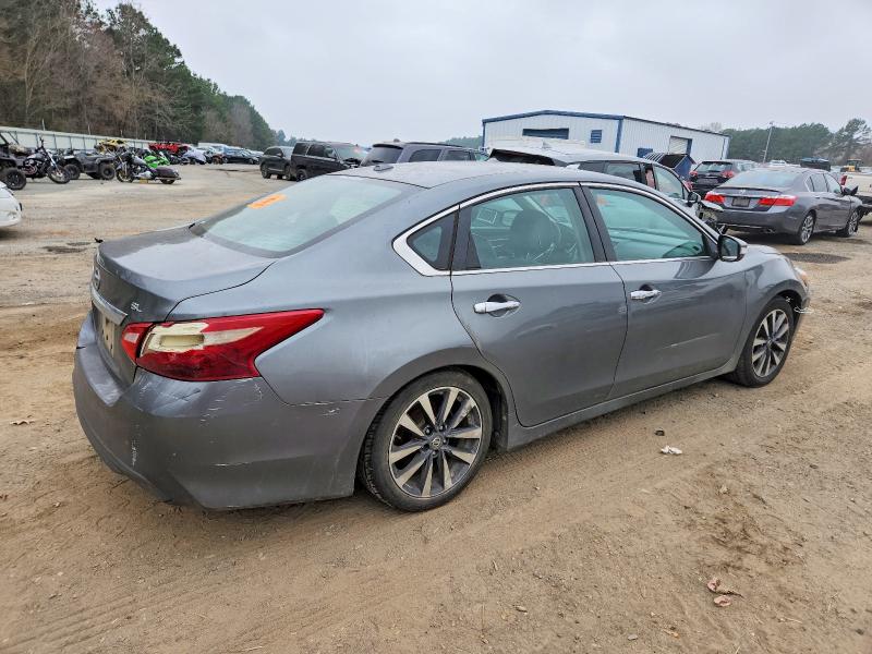 Photo 3 from auction – 2017 NISSAN ALTIMA with VIN 1N4AL3AP1HC232115