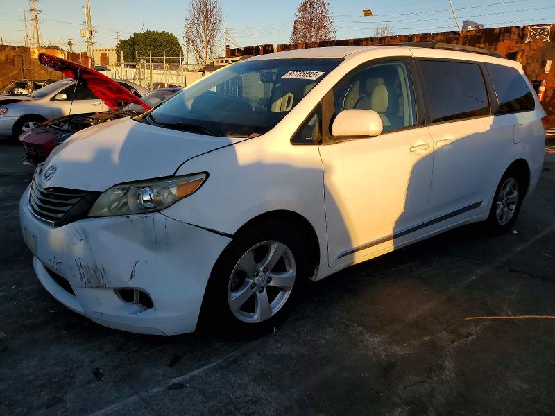 Photo 1 from auction – 2011 TOYOTA SIENNA with VIN 5TDKK3DCXBS113690