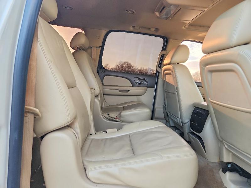 Photo 11 from auction – 2010 CHEVROLET SUBURBAN C with VIN 1GNUCKE02AR176291