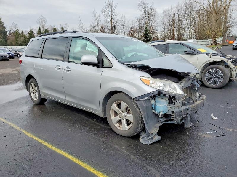 Photo 4 from auction – 2015 TOYOTA SIENNA LE with VIN 5TDKK3DC0FS556064
