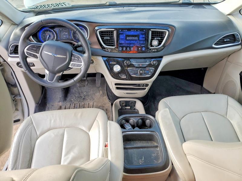 Photo 8 from auction – 2017 CHRYSLER PACIFICA T with VIN 2C4RC1BG5HR611139