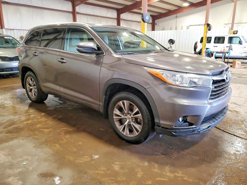Photo 4 from auction – 2015 TOYOTA HIGHLANDER with VIN 5TDJKRFH1FS150642