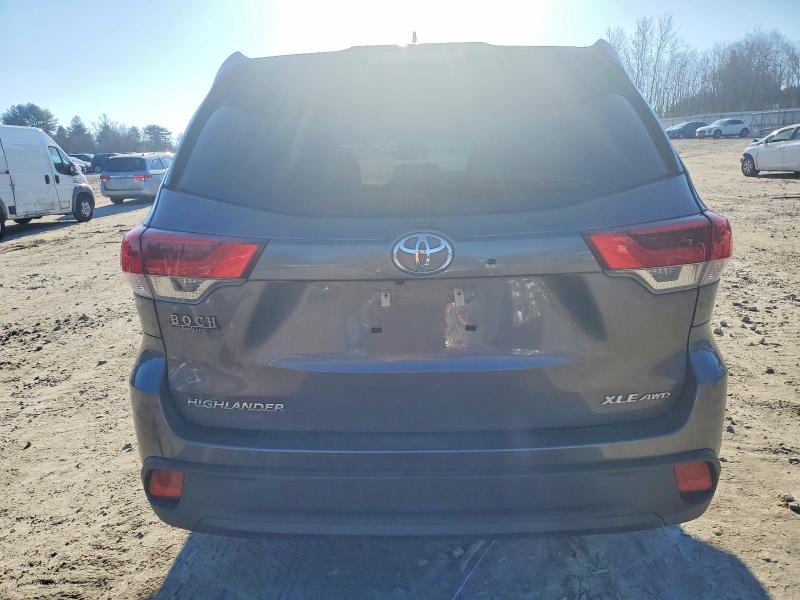 Photo 6 from auction – 2019 TOYOTA HIGHLANDER with VIN 5TDJZRFH2KS565961
