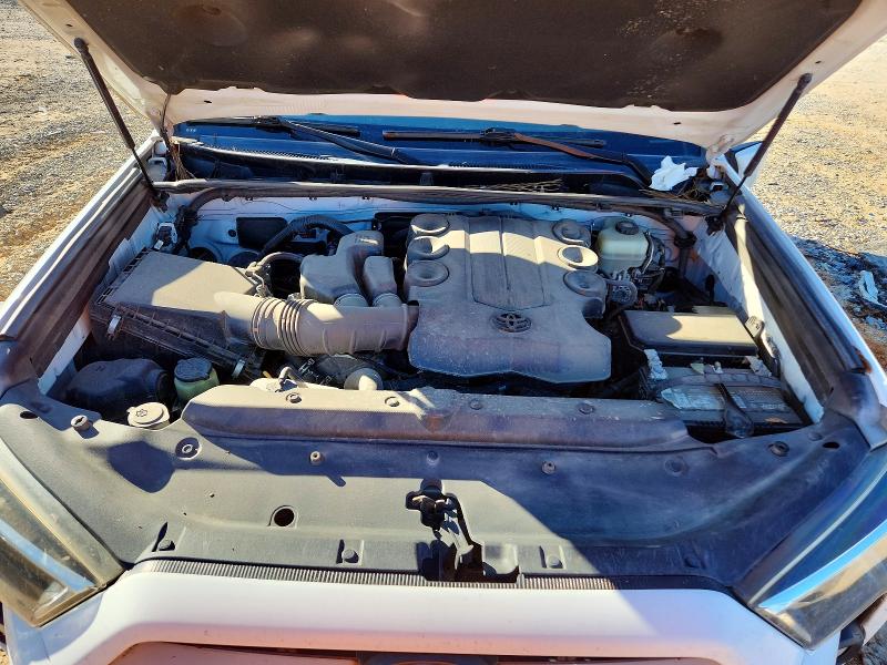 Photo 12 from auction – 2018 TOYOTA 4RUNNER SR with VIN JTEBU5JR4J5572566