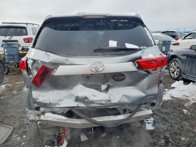 Photo 6 from auction – 2018 TOYOTA HIGHLANDER with VIN 5TDBZRFH6JS877753