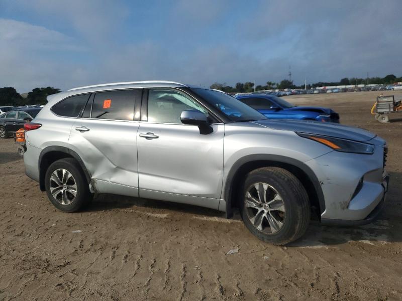 Photo 4 from auction – 2022 TOYOTA HIGHLANDER with VIN 5TDGZRBH4NS231578