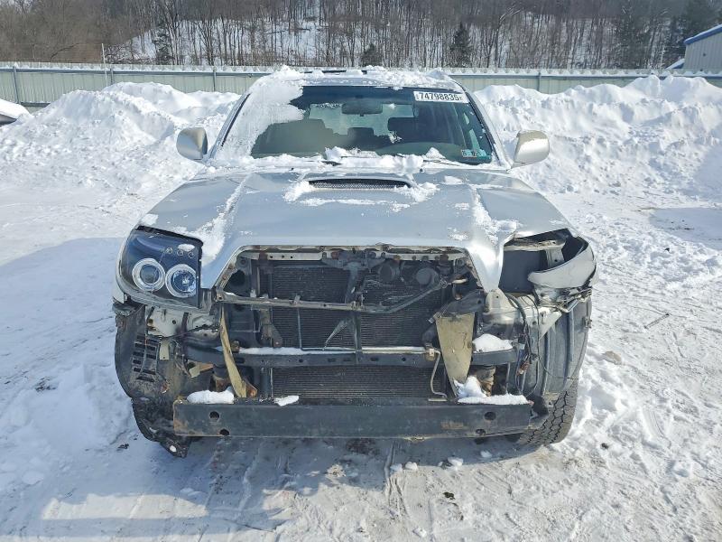 Photo 5 from auction – 2004 TOYOTA 4RUNNER SR with VIN JTEBU14R648025757