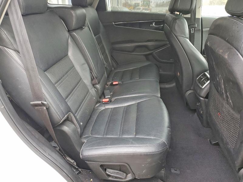 Photo 11 from auction – 2016 KIA SORENTO with VIN 5XYPKDA57GG080850