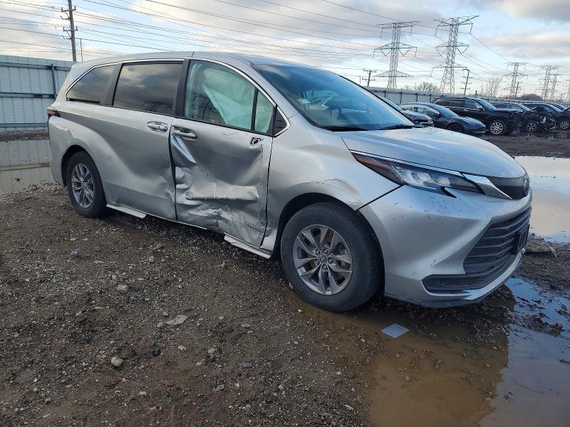 Photo 4 from auction – 2021 TOYOTA SIENNA with VIN 5TDKRKEC7MS029270