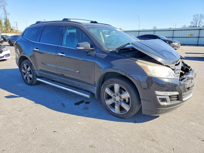 Photo 4 from auction – 2017 CHEVROLET TRAVERSE with VIN 1GNKRGKD4HJ130917