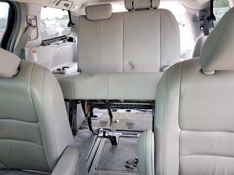 Photo 10 from auction – 2019 TOYOTA SIENNA XLE with VIN 5TDDZ3DC3KS214929