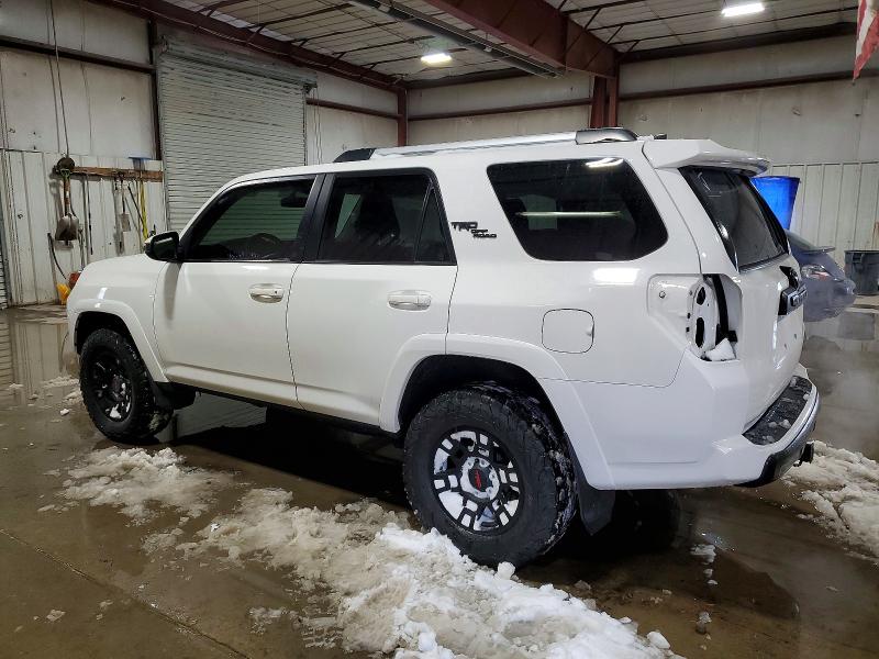 Photo 2 from auction – 2017 TOYOTA 4RUNNER SR with VIN JTEBU5JR8H5421983