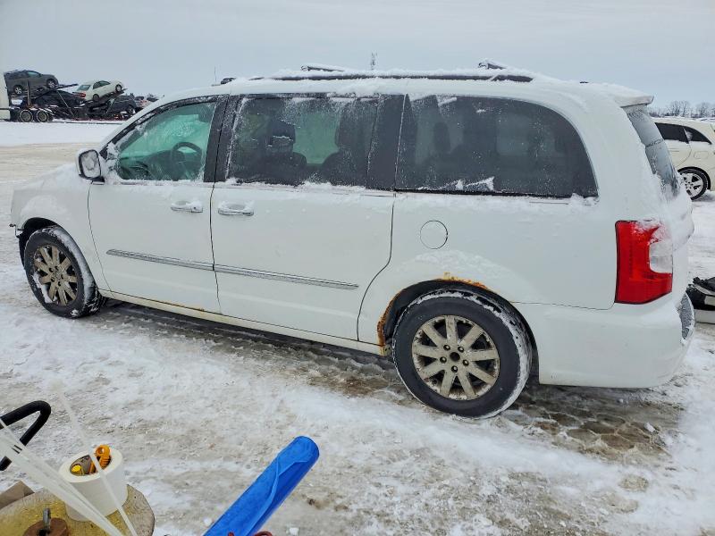 Photo 2 from auction – 2015 CHRYSLER TOWN & COU with VIN 2C4RC1CG5FR600797