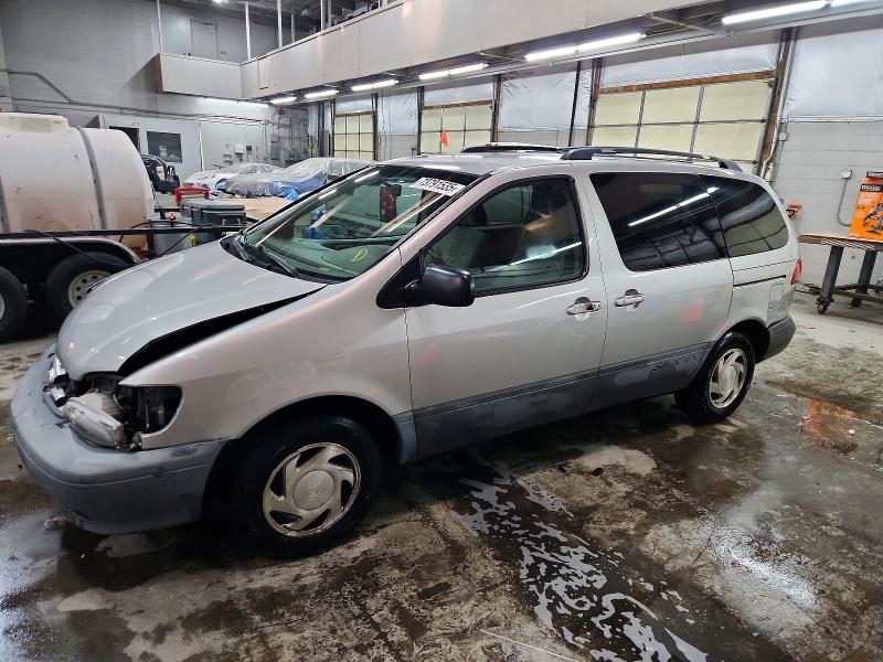 Photo 1 from auction – 2001 TOYOTA SIENNA with VIN 4T3ZF13C01U367950