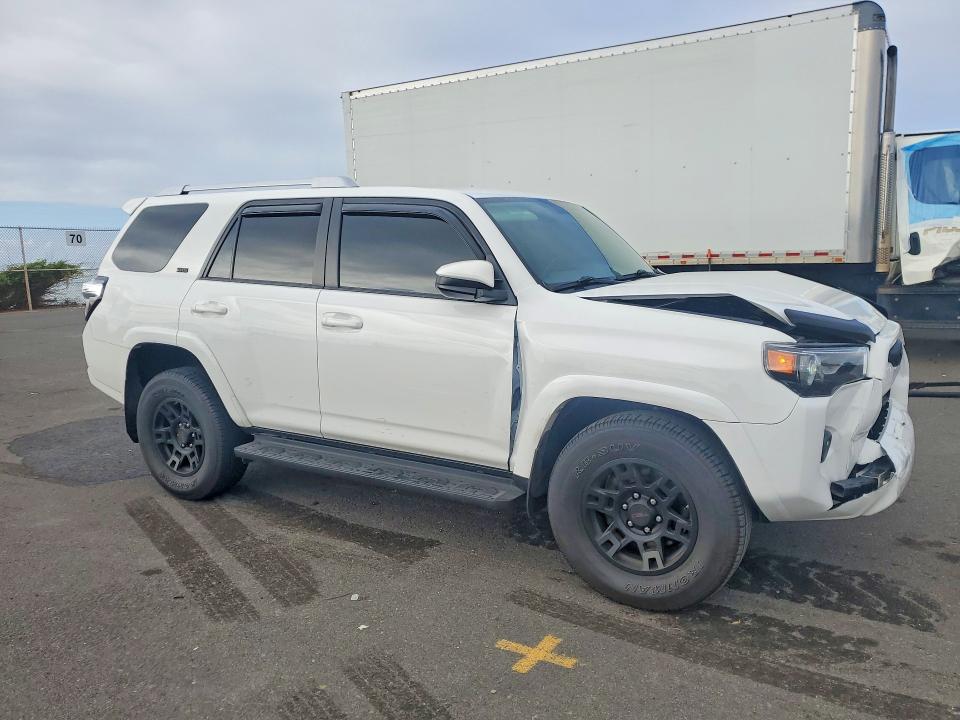 Photo 4 from auction – 2018 TOYOTA 4RUNNER SR with VIN JTEZU5JR5J5187435