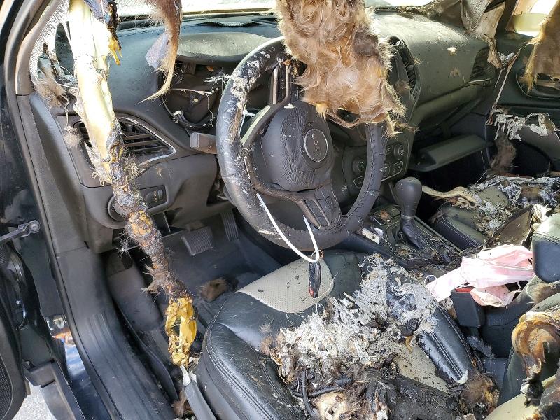 Photo 8 from auction – 2019 JEEP CHEROKEE with VIN 1C4PJLCB5KD396495