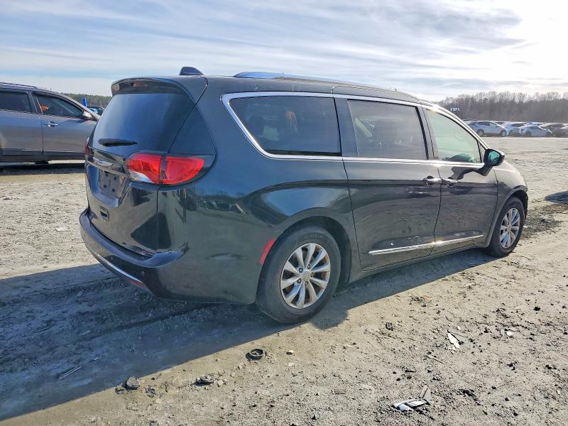 Photo 3 from auction – 2018 CHRYSLER PACIFICA T with VIN 2C4RC1BG4JR275215