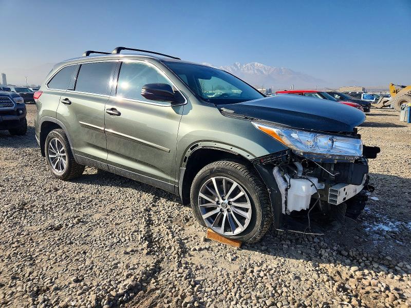 Photo 4 from auction – 2019 TOYOTA HIGHLANDER with VIN 5TDJZRFH1KS980432