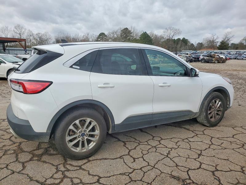Photo 3 from auction – 2021 FORD ESCAPE SE with VIN 1FMCU0G67MUA85585