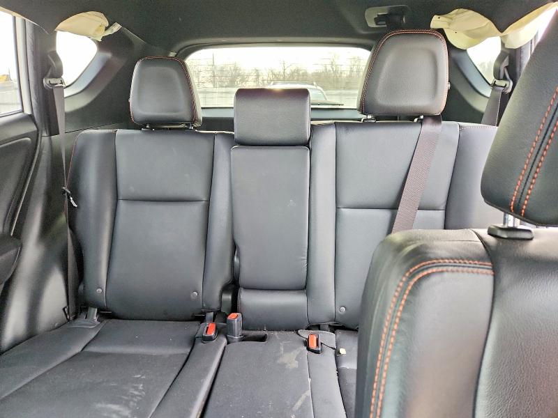 Photo 10 from auction – 2018 TOYOTA RAV4 SE with VIN JTMJFREV2JJ223843