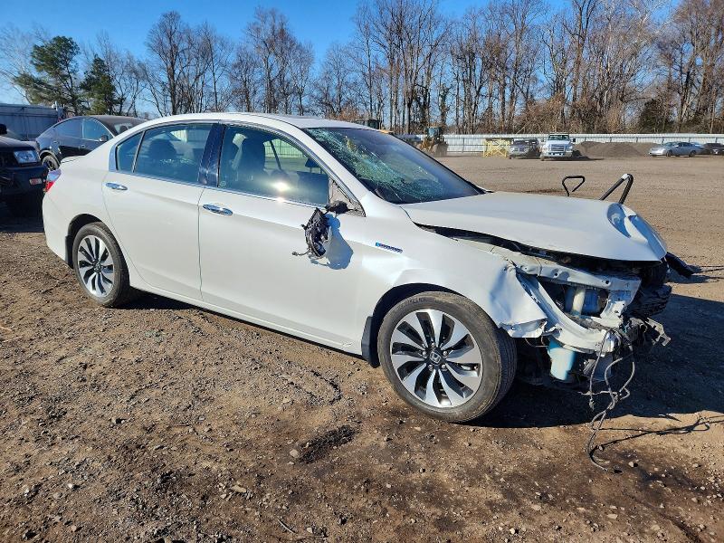 Photo 4 from auction – 2017 HONDA ACCORD with VIN JHMCR6F5XHC018202