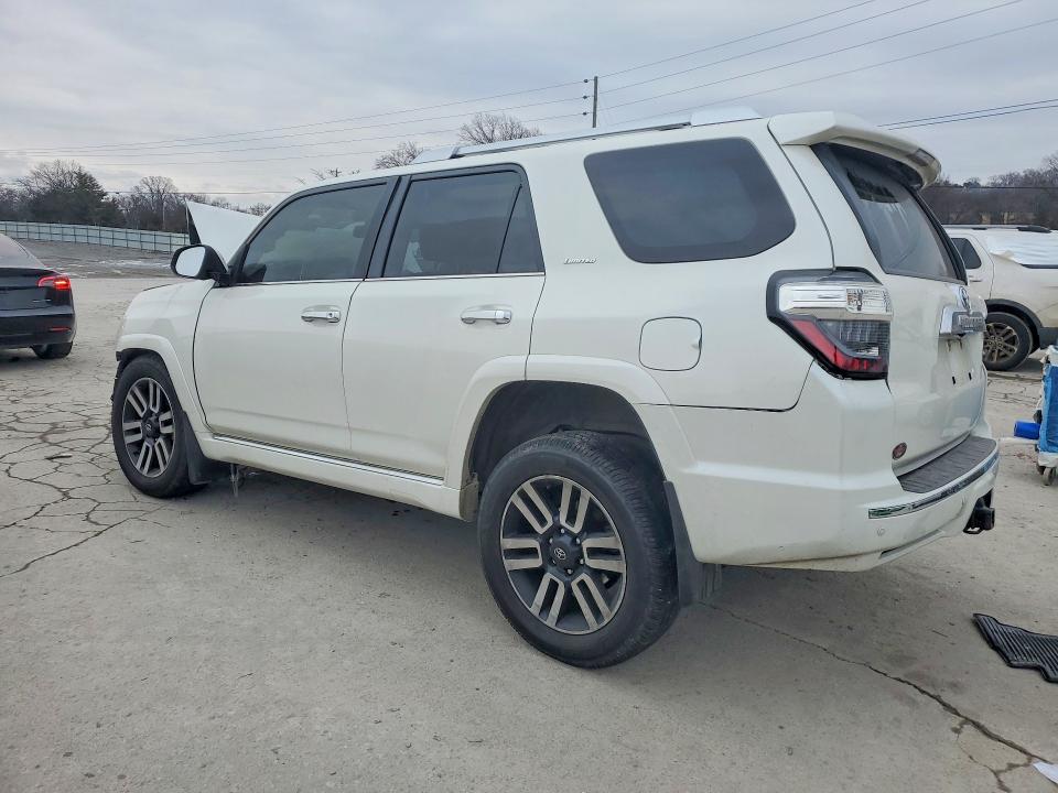 Photo 2 from auction – 2018 TOYOTA 4RUNNER SR with VIN JTEBU5JR2J5605631